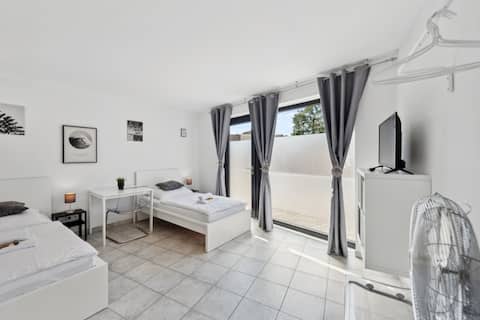 ANDRiSS - Travel & Work - 5 BR - Kitchen - Parking