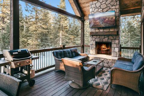 One of a Kind Cabin w/ Covered Deck, Spa, & Games!