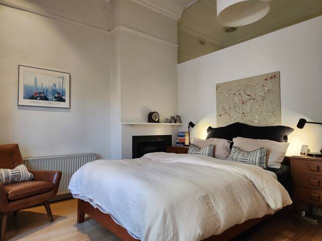 Stunning and spacious architect renovated chapel. gallery image 3