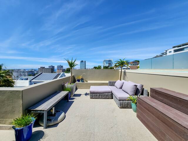 Fabulous Contemporary Upper Seapoint Pad gallery image 3