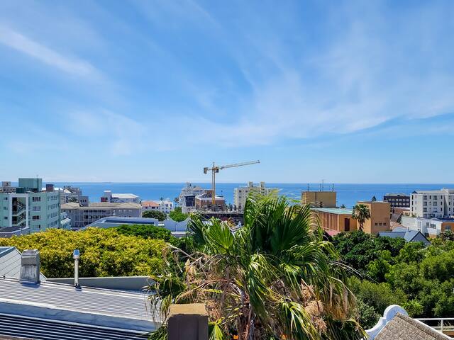 Fabulous Contemporary Upper Seapoint Pad gallery image 5