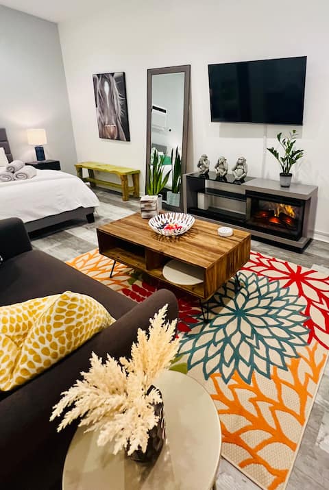 Top Airbnb: Modern Casita | Wi-Fi, Desk, Laundry, Kitchenette in Government Hill