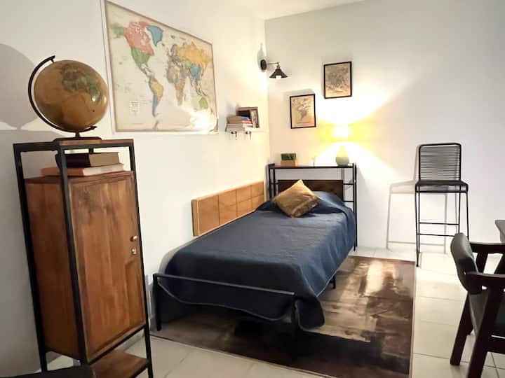 Chambre avec bureau – idéale télétravail