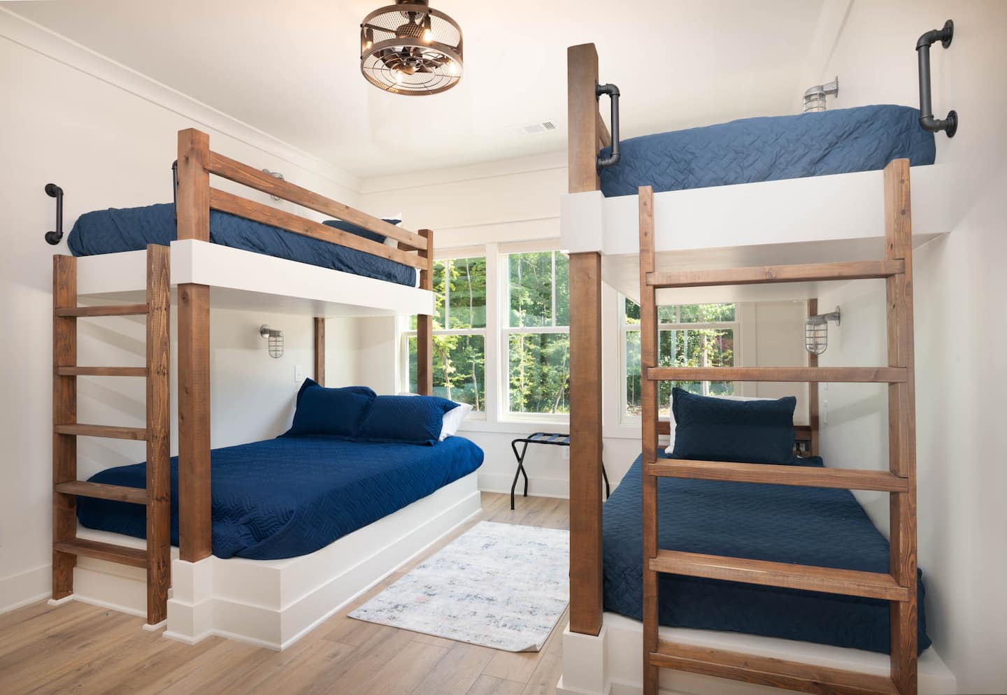 Bunk Room — 3 Twin Beds, 1 Full Bed, Smart TV