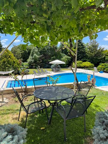 Silivri Gazitepe’de 3 katlı, havuzlu lüks villa gallery image 3