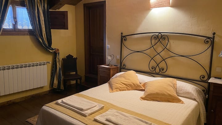 "Los Cipreses" bedroom:
Upstairs, it has a double bed and is built into the wall.