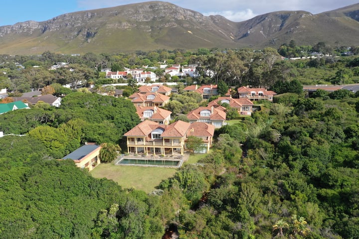 Secluded Hermanus Getaway Villa - Onrus