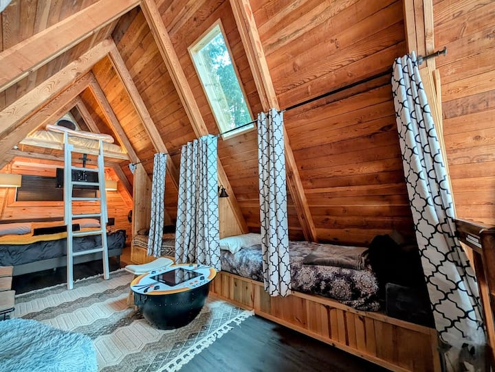 The loft with 1 kind bed, 3 single beds and smart TV with arcade