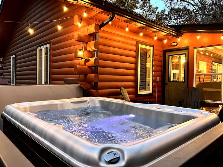 Cub Cabin On Massanutten Resort- Fully Renovated Log Cabin- Hot Tub & Fire Pit - Virginia