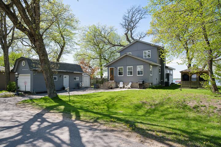 Bluebird Cottage on Clearwater Lake gallery image 3