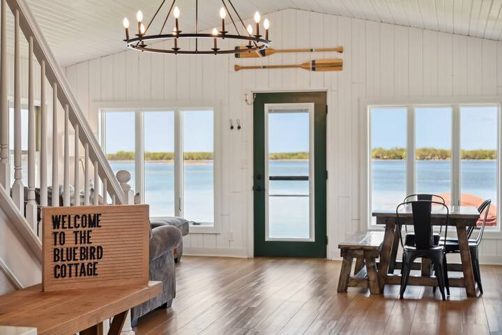 Bluebird Cottage on Clearwater Lake