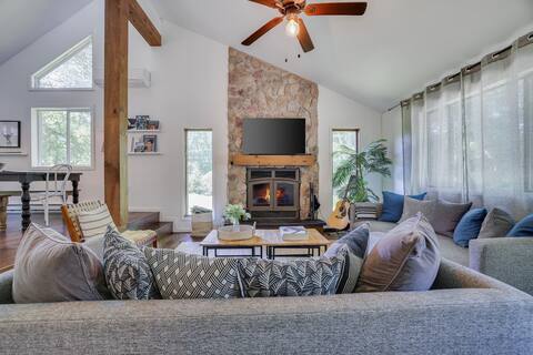 Cozy Modern Rustic Cottage in Heart of the Poconos