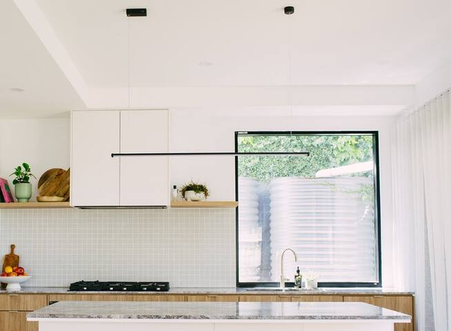 15 min to CBD | 10 min to MGC gallery image 5