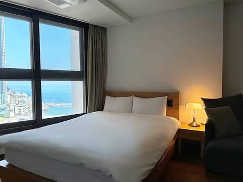 / Funny / #SeaView #LcityandBeach1min #Netflix #FamilyLoversFriendsTrip #SelfCatering #FreeGym