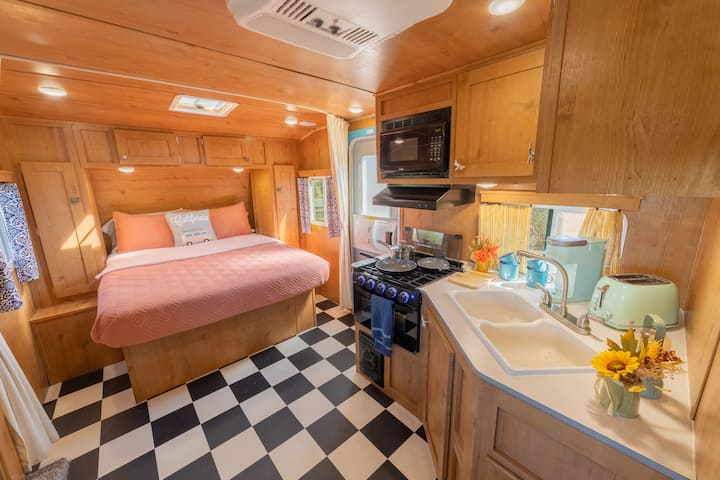 San Diego's Retro Rv Glamping - Chula Vista, CA