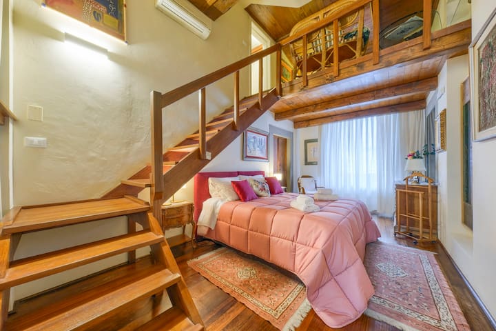 Casa Strozzi – (PIAZZA DELLA REPUBBLICA)