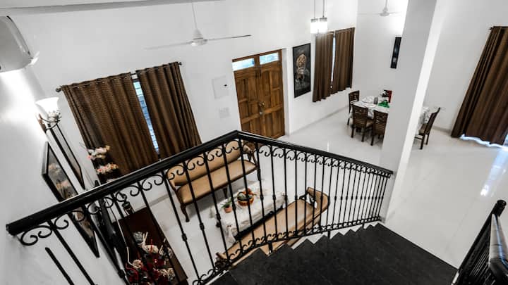 Dining area image 1