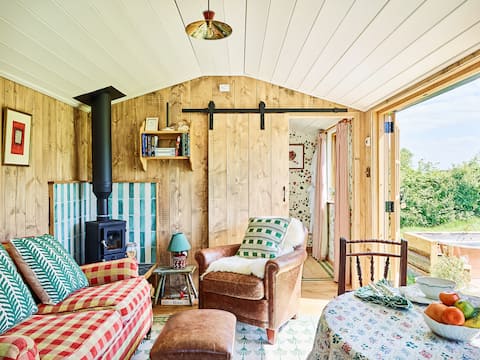 Top performing Airbnb: The Vine Hut at Thornfalcon Winery & Press in Somerset