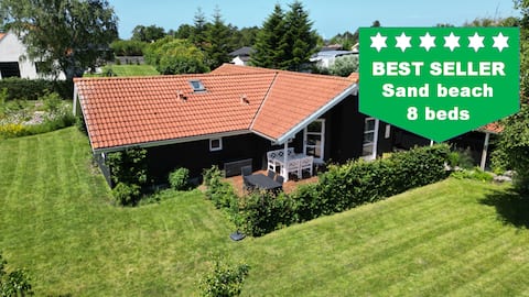 Modern cottage, 8 beds, 250 meters to sandy beach