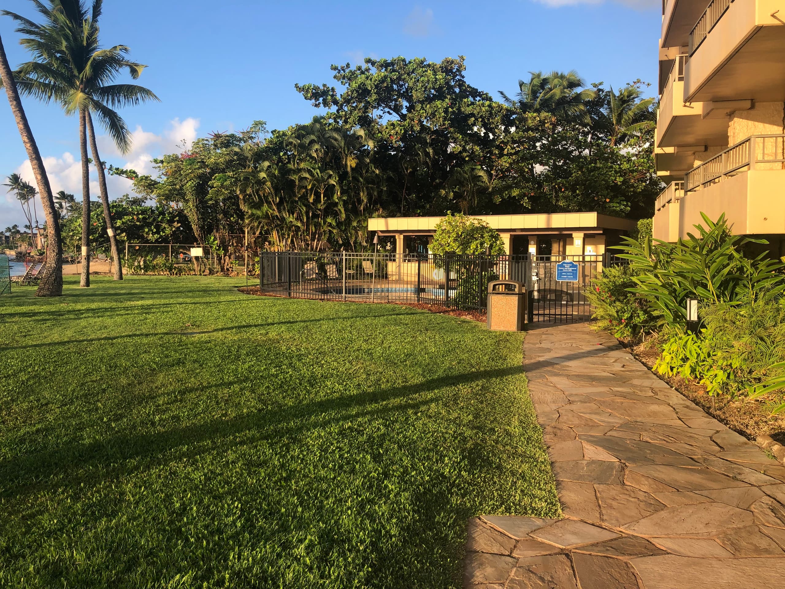 Condo in Lahaina · ★4.38 · 1 bedroom · 2 beds · 1 bath - Image 10