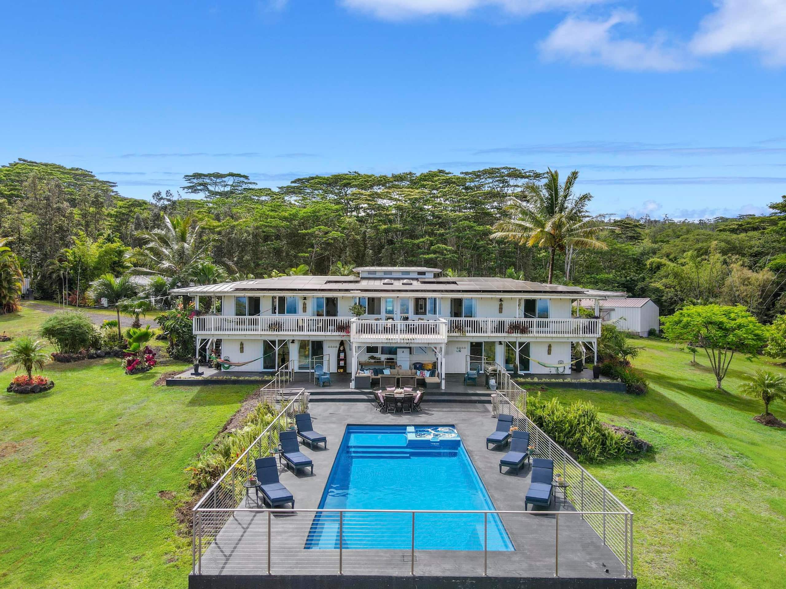 Villa in Pahoa · ★4.99 · 5 bedrooms · 9 beds · 5 baths - Image 2