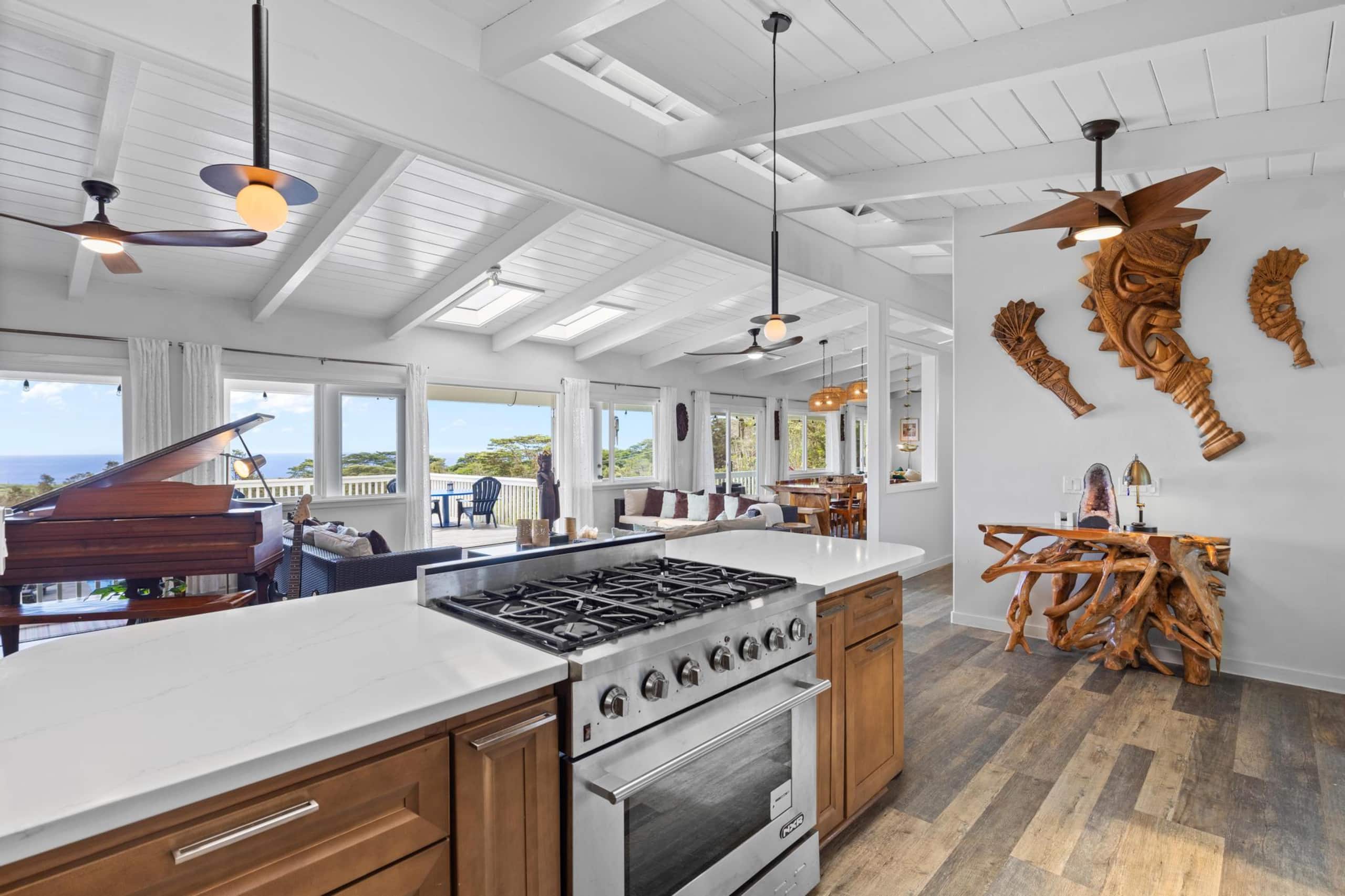 Villa in Pahoa · ★4.99 · 5 bedrooms · 9 beds · 5 baths - Image 11