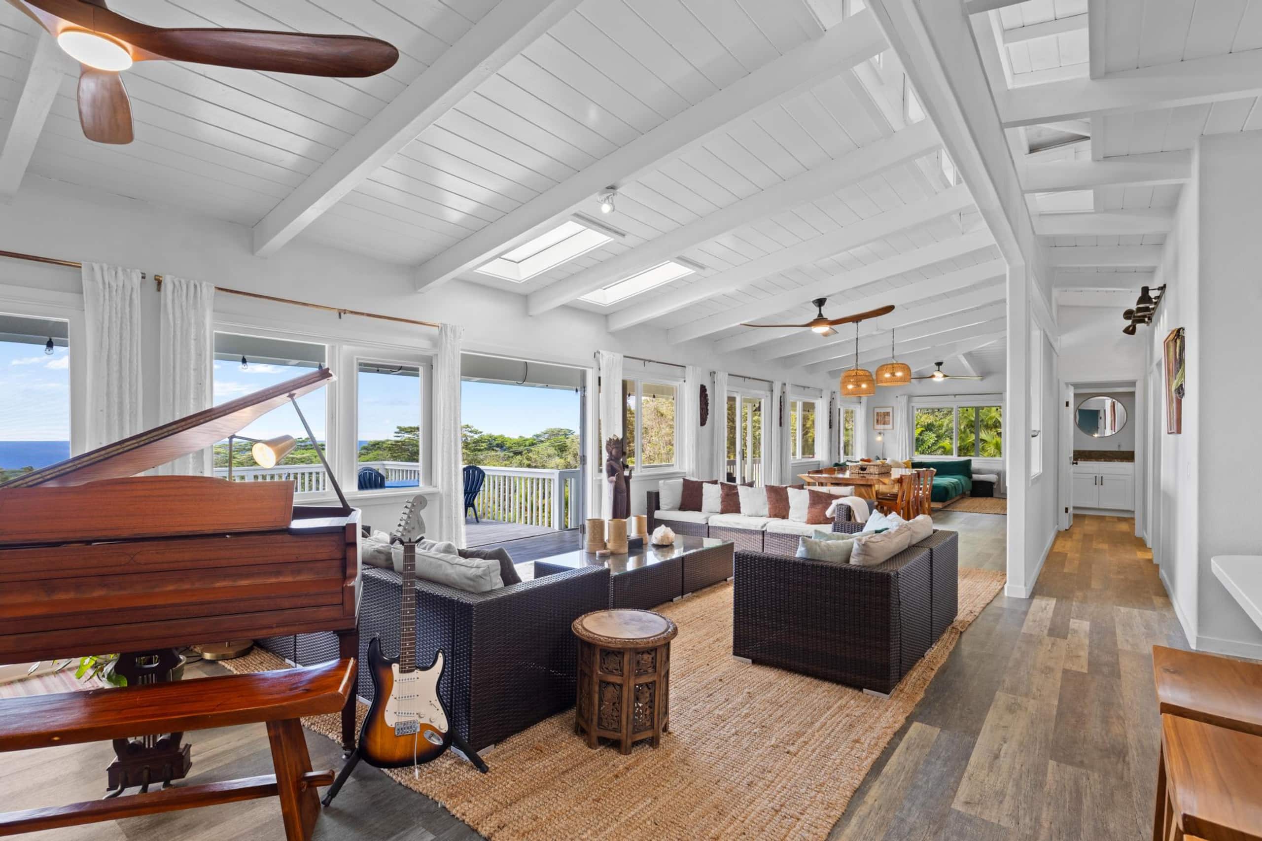 Villa in Pahoa · ★4.99 · 5 bedrooms · 9 beds · 5 baths - Image 3
