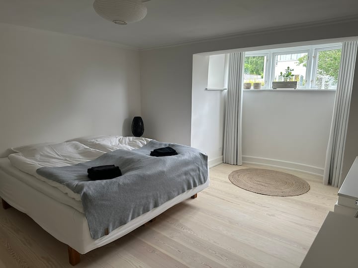 חדר שינה מס '1 עם מיטה זוגית