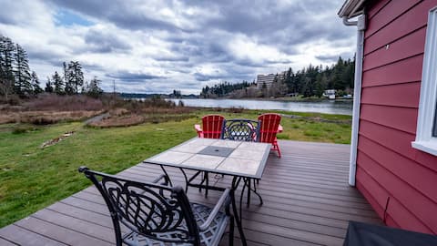 Peaceful, Picturesque, Waterfront Octovus Cottage