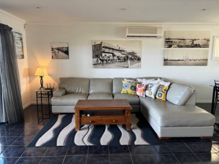 Pt Augusta West Townhouse, Sea View, Home Comforts - ポート・オーガスタ