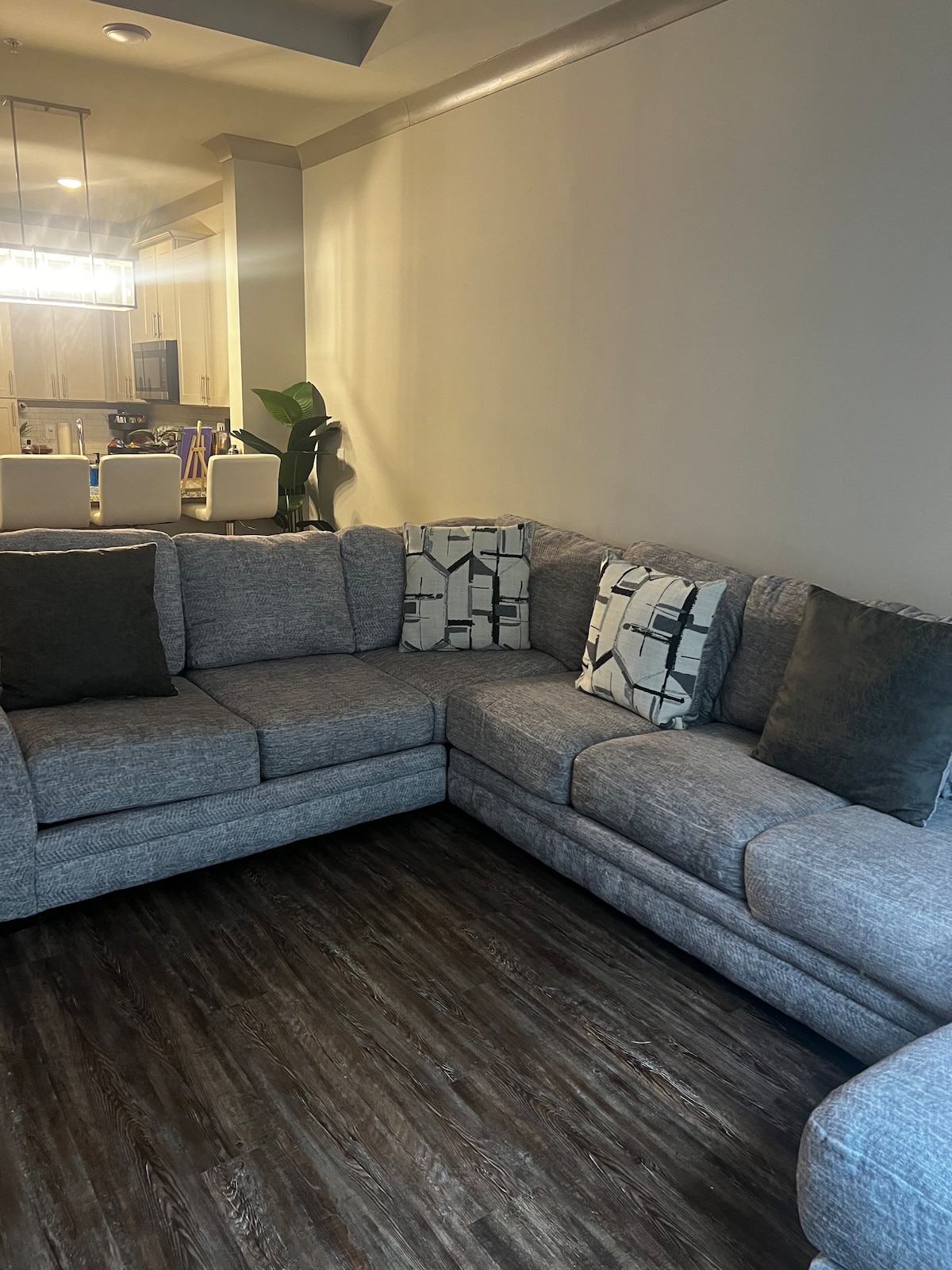 Top Airbnb: 1 BedRoom Private Luxury Apartment in Lindbergh/Morosgo