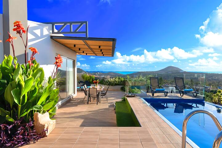 Canes Villa Heated Pool gallery image 3