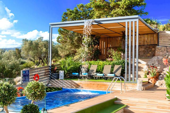 Canes Villa Heated Pool gallery image 5