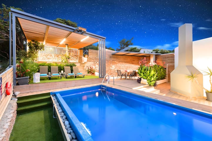 Canes Villa Heated Pool gallery image 2