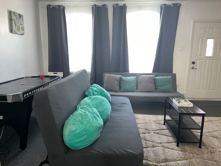 Charming/spacious Apt Pet Friendly Free Park - Upper Darby, PA
