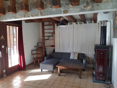 Successful Airbnb property: Large mountain-view cottage, terrace – 6 people in Isère
