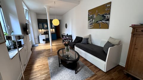 Leistungsstarkes Airbnb: Cozy garden apartment centrally located in Düsseldorf in Unterbilk