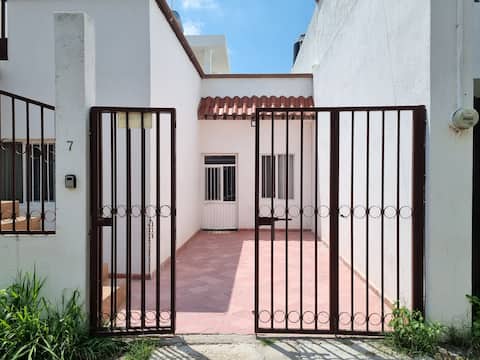 Successful Airbnb property: One-story house with garage 8 minutes from downtown in San Juan De Los Lagos