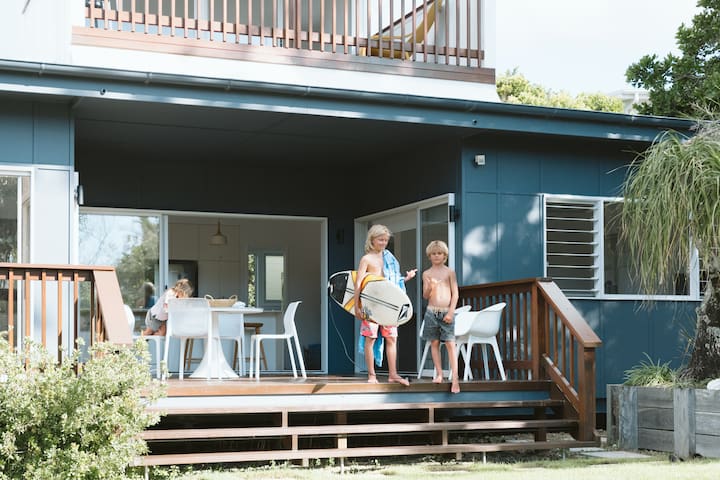 Modern Peregian Beach retreat – 2 min walk to sand