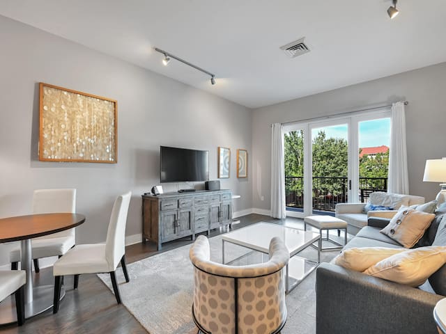 Luxury condo downtown…In the heart of AVL Fun!! gallery image 2