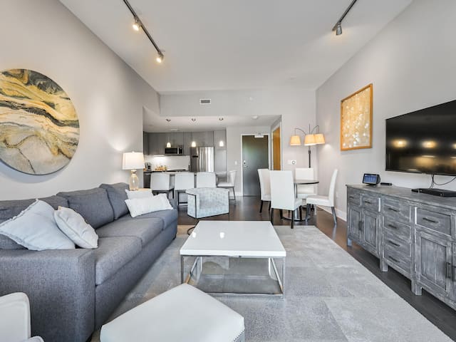 Luxury condo downtown…In the heart of AVL Fun!! gallery image 3