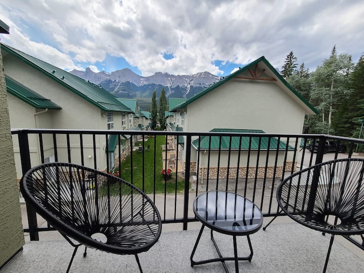 2 Bedroom Chalet Between Canmore & Banff (Sleeps 7 (Up To 6 Adults And 1 Child)) - キャンモア