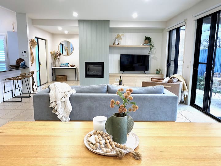 Walk Everywhere  Beach & Cafés  Sleeps 7 Family - Ocean Grove