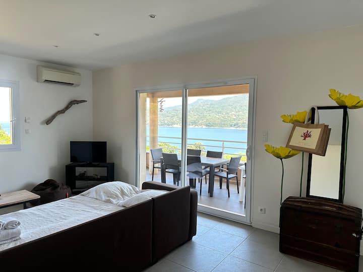 Living room with sea view 