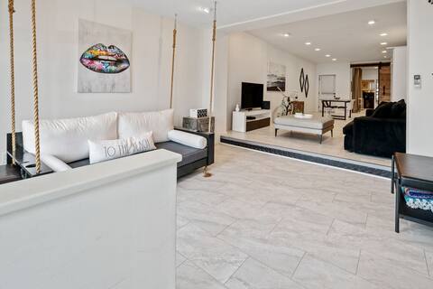 Loft Style 1 Bedroom In The Heart of Beach Haven!