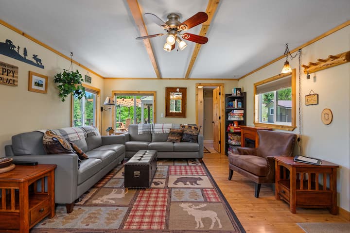 Pavilion, Views & Campfires • Retreat For 16+ - Kellogg, ID