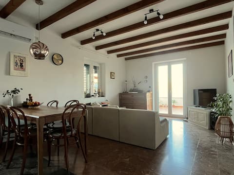 Top Airbnb: Unique Seafront Apartment with Stunning View in Splitska