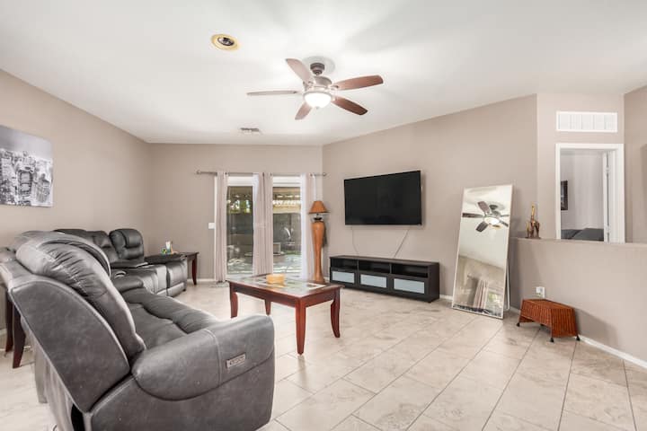 Spacious House W/ A Washer + Private Bathroom - Casa Grande, AZ