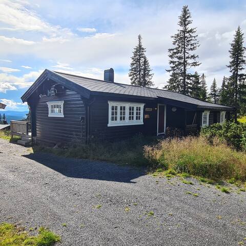 Central to Sjusjøen, good sun conditions, views