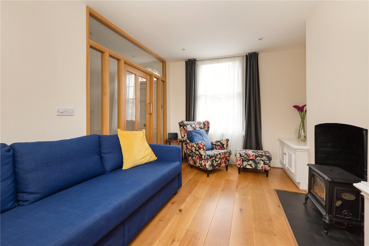 Anuncio de Airbnb popular: Dragonfly Cottage - Riverside calm in the Old City en Hackington